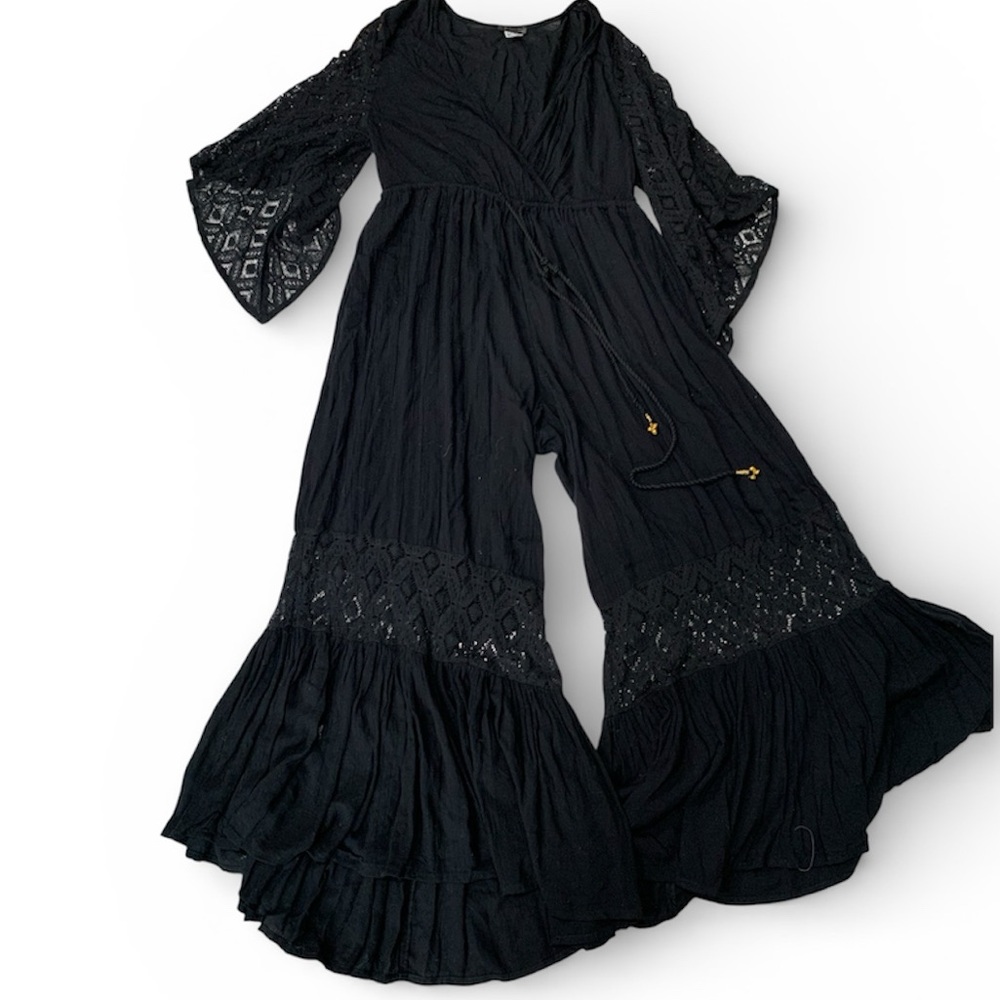 Woman’s size M Venus Black Textured Fabric jumpsuits New